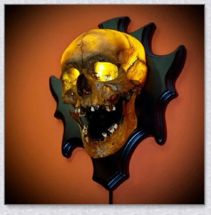 Skull Lamp 'Singing Head' Night Light - A captivating resin lamp that casts a mesmerising glow, perfect for Halloween and gothic-inspired home decor