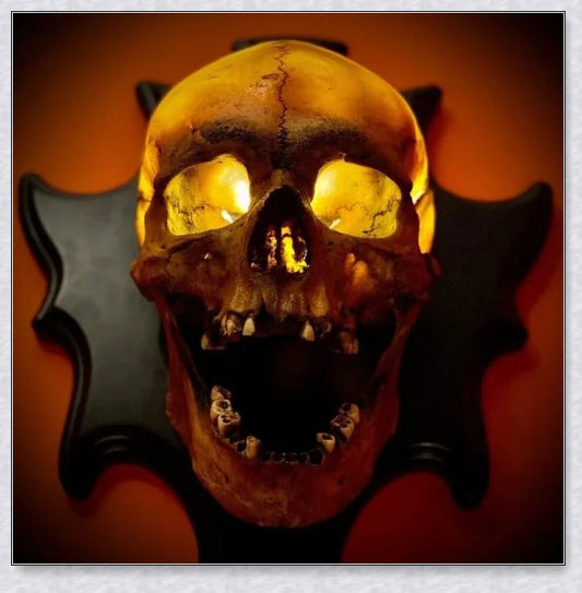 Skull Lamp 'Singing Head' Night Light - A captivating resin lamp that casts a mesmerising glow, perfect for Halloween and gothic-inspired home decor