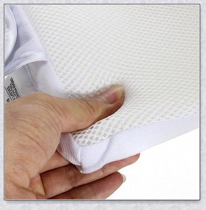 Newborn baby sleep pillow with fixed position and anti-roll support, designed for comfort and breathability