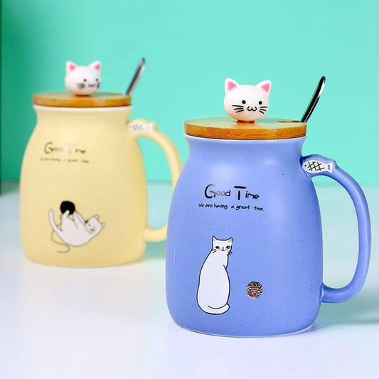 Cartoon cat-themed ceramic coffee mug with lid, available in various colours for hot beverage enjoyment