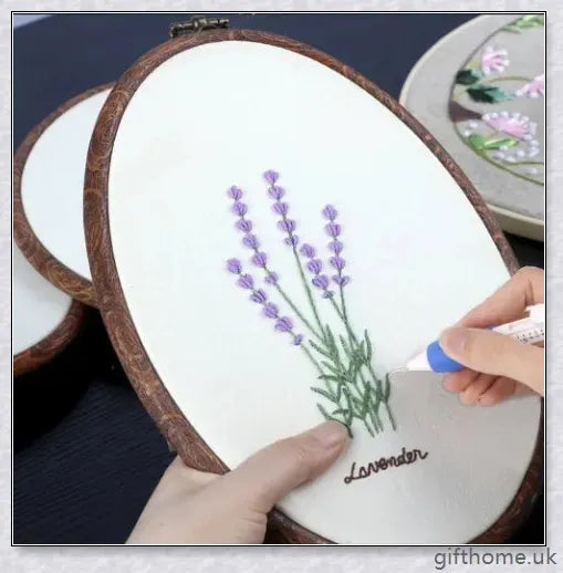 A DIY magic embroidery pen with 4 punch needles, designed for easy and versatile embroidery projects.