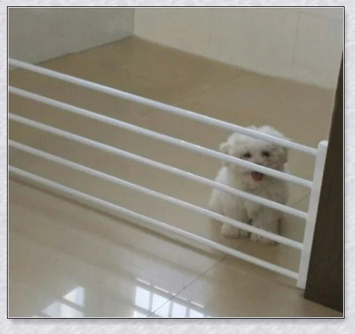 Retractable baby and pet safety gate with adjustable width and sturdy metal frame for childproofing and petproofing UK homes