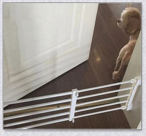 Retractable baby and pet safety gate with adjustable width and sturdy metal frame for childproofing and petproofing UK homes