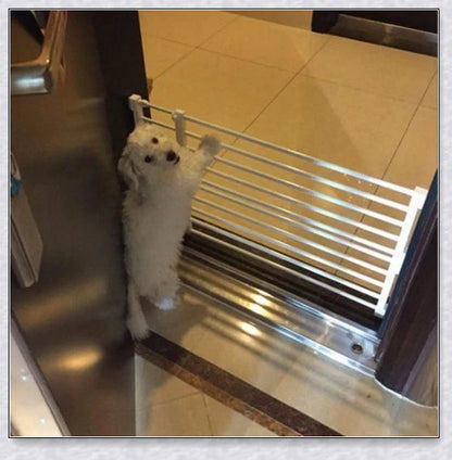 Retractable baby and pet safety gate with adjustable width and sturdy metal frame for childproofing and petproofing UK homes