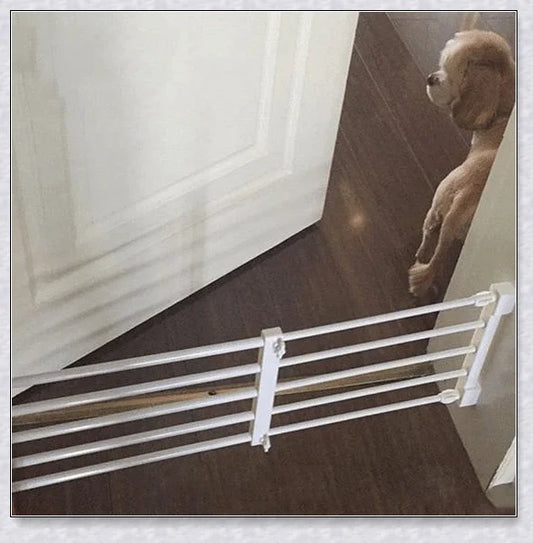 Retractable baby and pet safety gate with adjustable width and sturdy metal frame for childproofing and petproofing UK homes