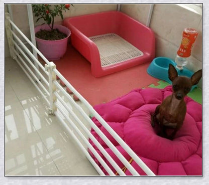 Retractable baby and pet safety gate with adjustable width and sturdy metal frame for childproofing and petproofing UK homes