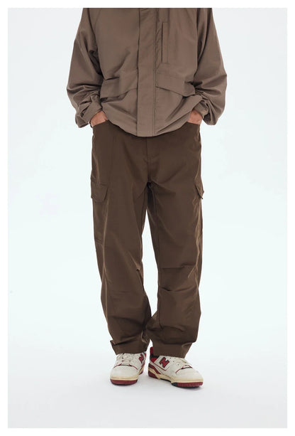 Men's leisure cargo trousers in various colours made from a durable chemical fiber blend fabric