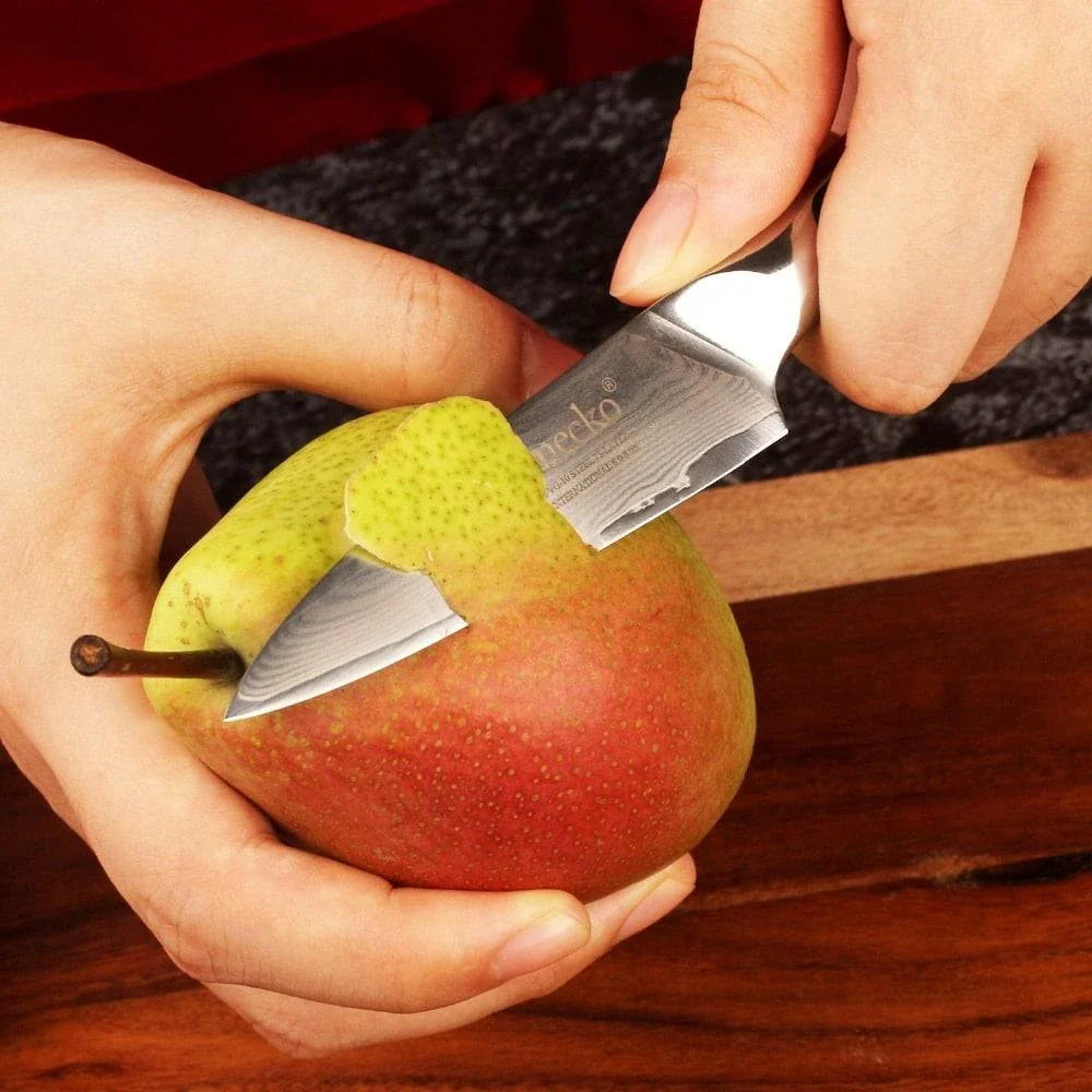 A premium Damascus steel fruit paring knife with a sleek, ergonomic design for effortless slicing and dicing in the kitchen.