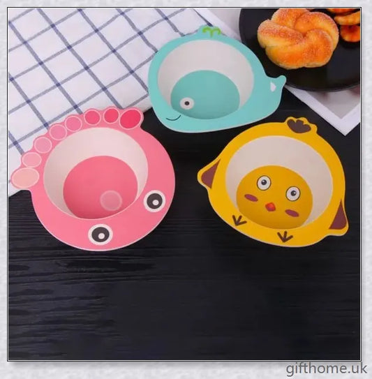 Vibrant animal-themed bamboo fibre children's plate with rounded edges and stable base for a safe and engaging mealtime experience