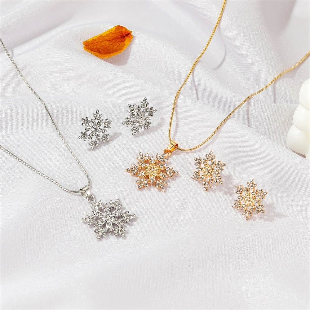 Elegant snowflake jewellery set with necklace, earrings and pendant in gold and silver tones
