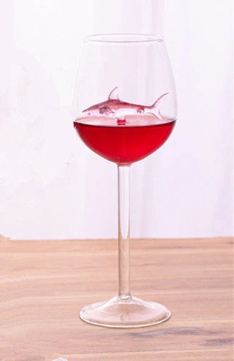 Lead-free crystal red wine glass with rotatable shark inside, clear design for elegant wine serving