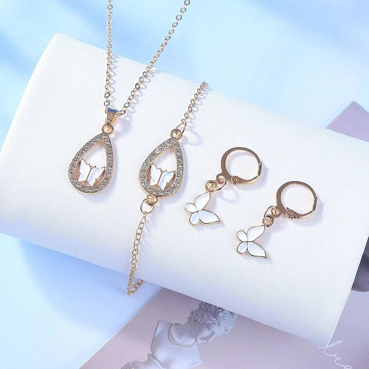 4PCS women's butterfly jewellery set in alloy with necklace, bracelet, earrings, and ring