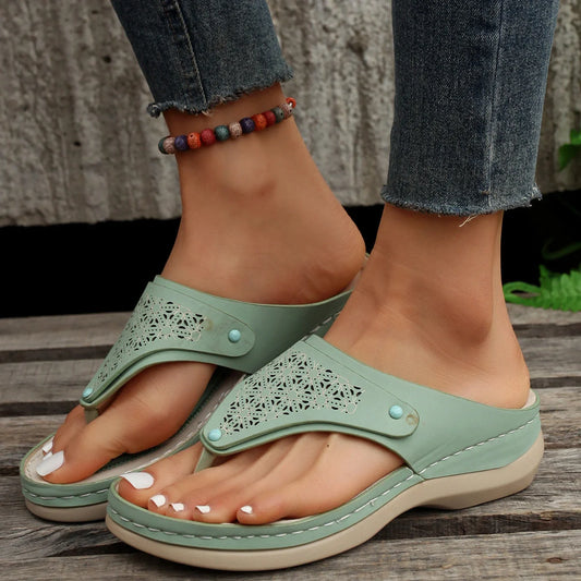 Women's PU thong sandals in various colours with segmented toe design