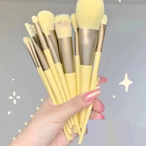 13-piece makeup brush set with soft artificial fibres and durable handles