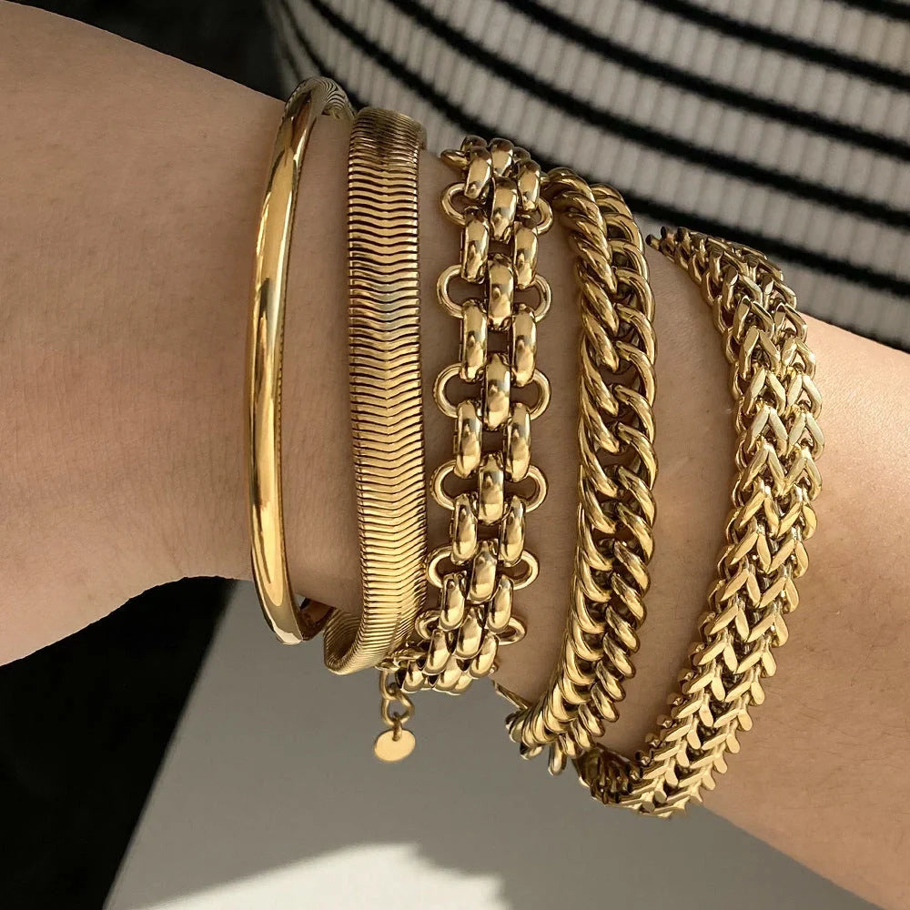 Elegant stainless steel electroplated bracelet for women, perfect for any occasion.