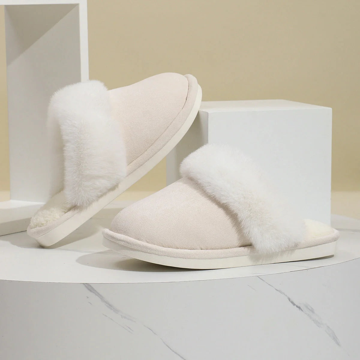 Cosy winter plush slippers for couples with non-slip sole in various colours