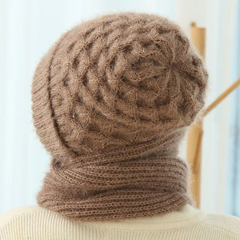 Women's fleece-lined knitted hat and scarf set in various colours for winter warmth