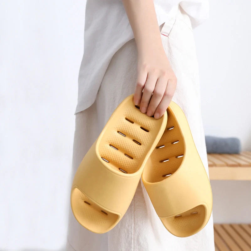 Thick-soled EVA slippers in various colours with non-slip sole and water leakage design