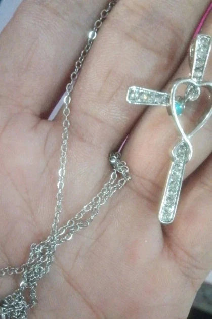 Elegant gold-plated Christian cross necklace with sparkling zircon and diamond gemstones