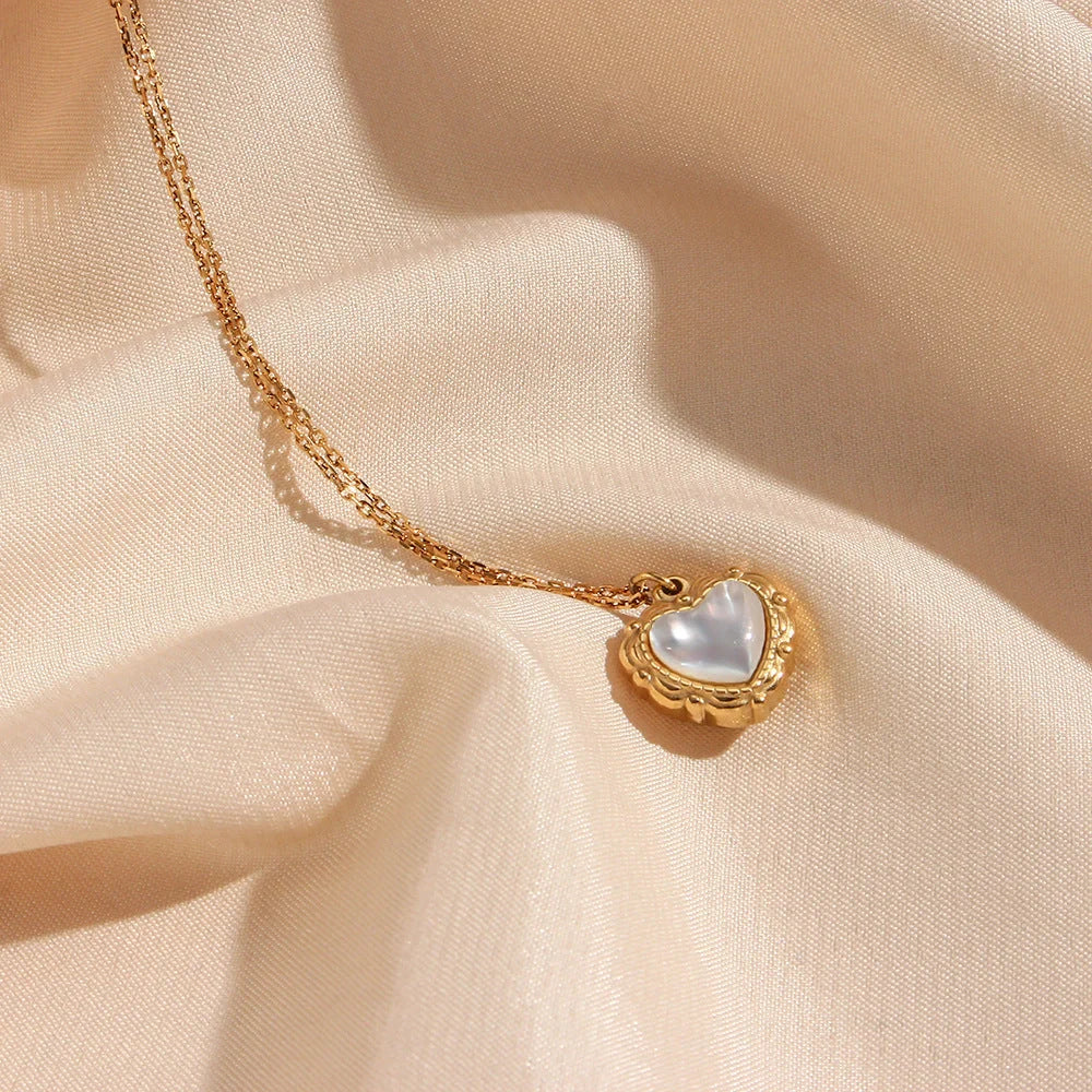 Luxury Love Light Necklace with vintage shell pendant and 18k gold plating