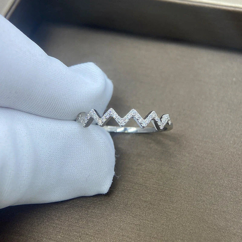 Adjustable wave pattern zircon ring in 925 silver with gold or silver electroplated finish