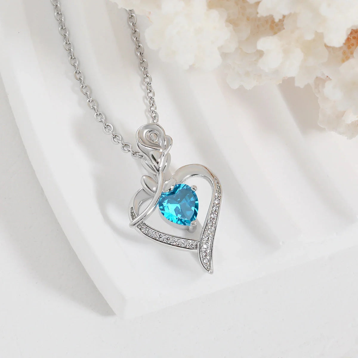 Elegant rose heart-shaped rhinestone necklace for women, perfect as a Valentine's Day gift.