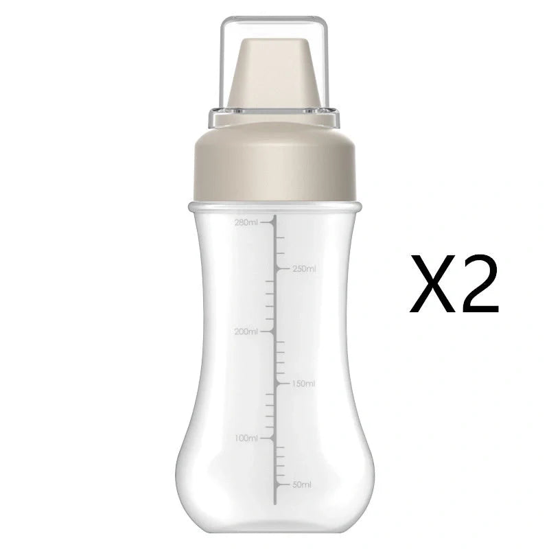 Five-hole scale squeezing sauce bottle with lid for precise kitchen use