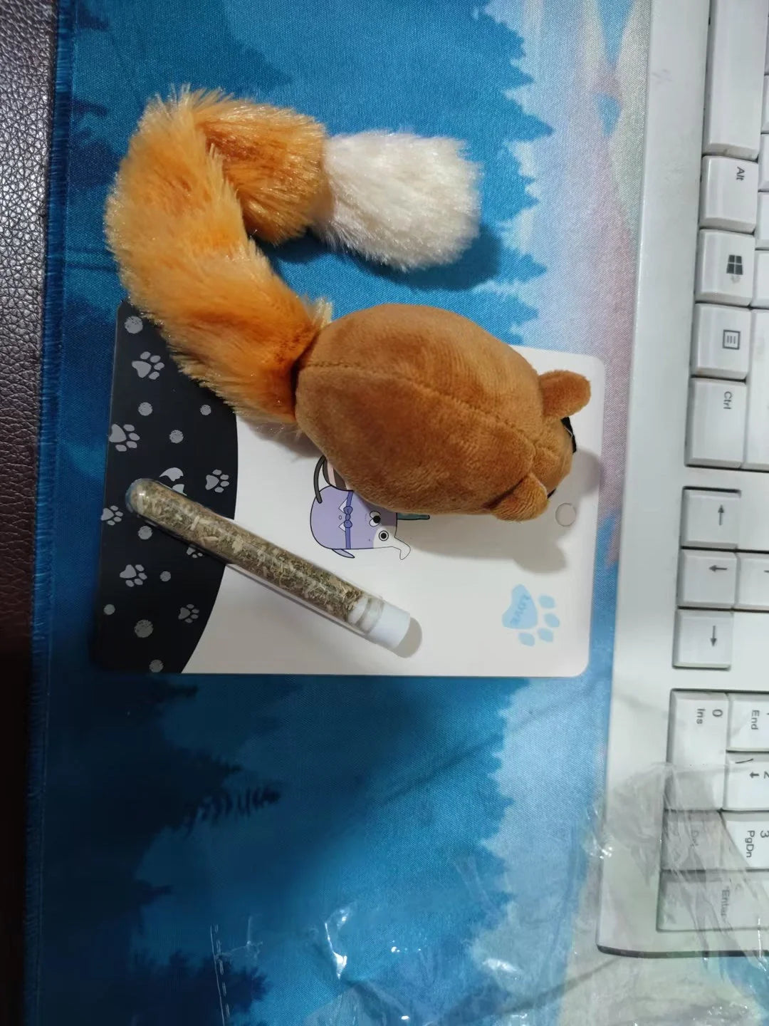 Mint-scented plush cat toy mouse in assorted colours for feline entertainment