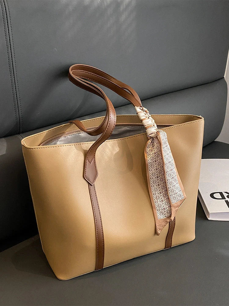 Stylish large capacity tote bag in various colours, perfect for fashion and functionality