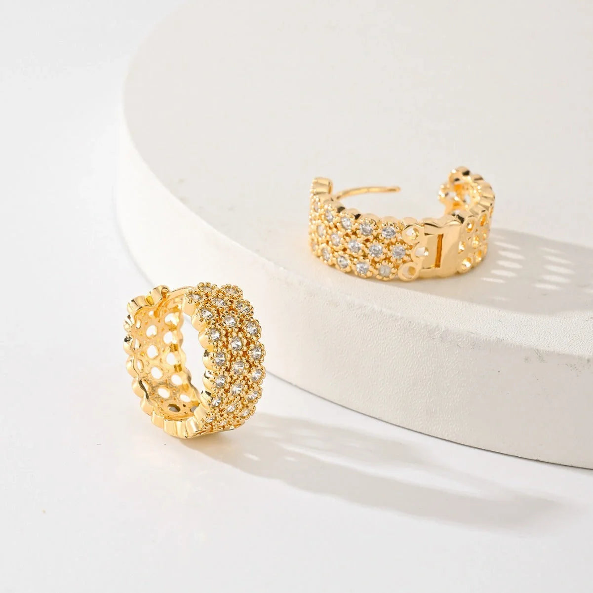 Elegant copper earrings for women with an all-matching style