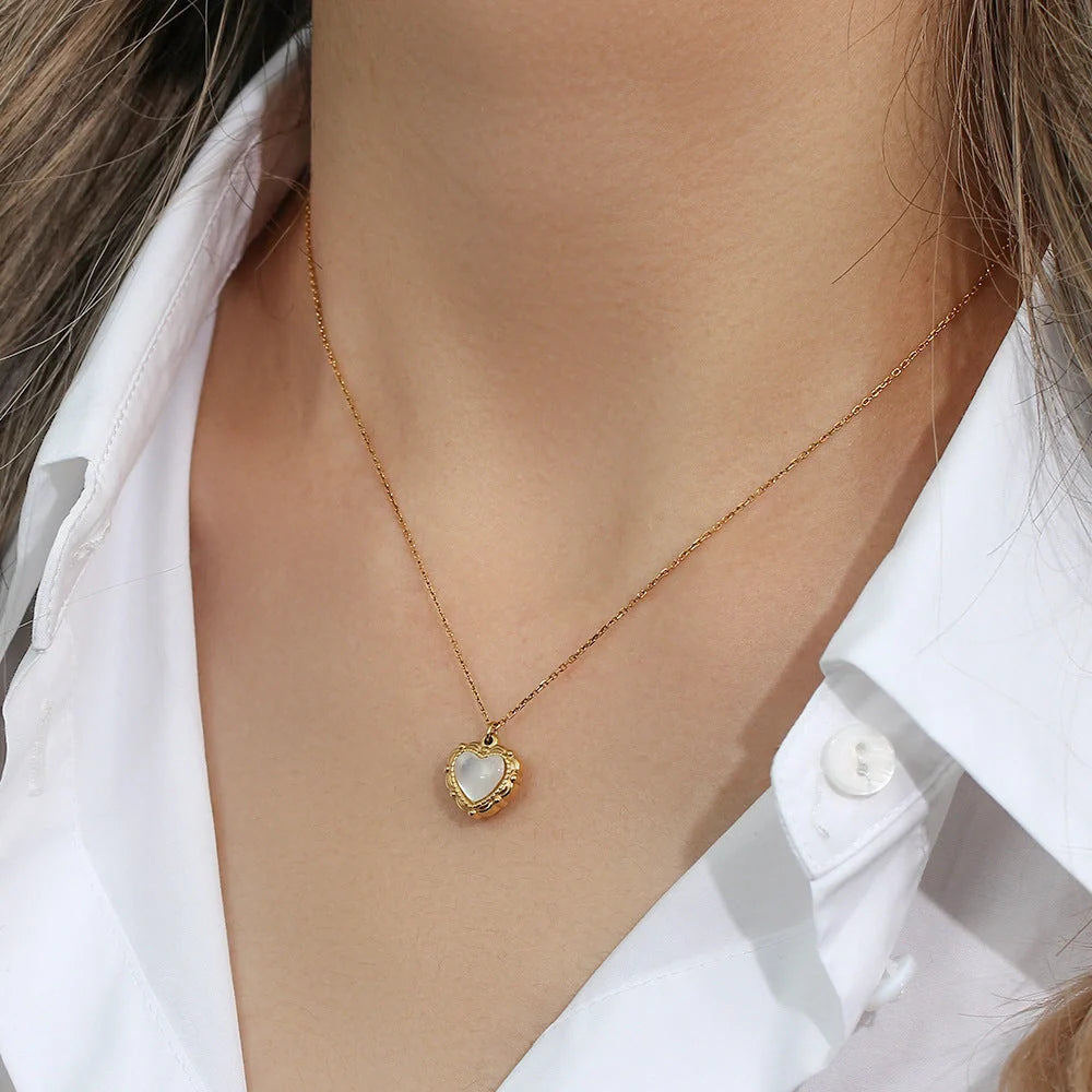 Luxury Love Light Necklace with vintage shell pendant and 18k gold plating