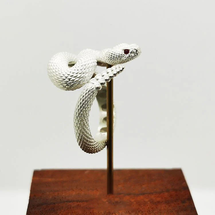 Adjustable snake ring in gothic design for men and women