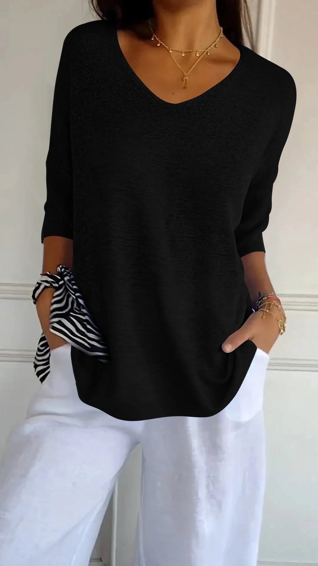 Stylish long-sleeve jumper in various colours with a slimming V-neckline design for a flattering silhouette