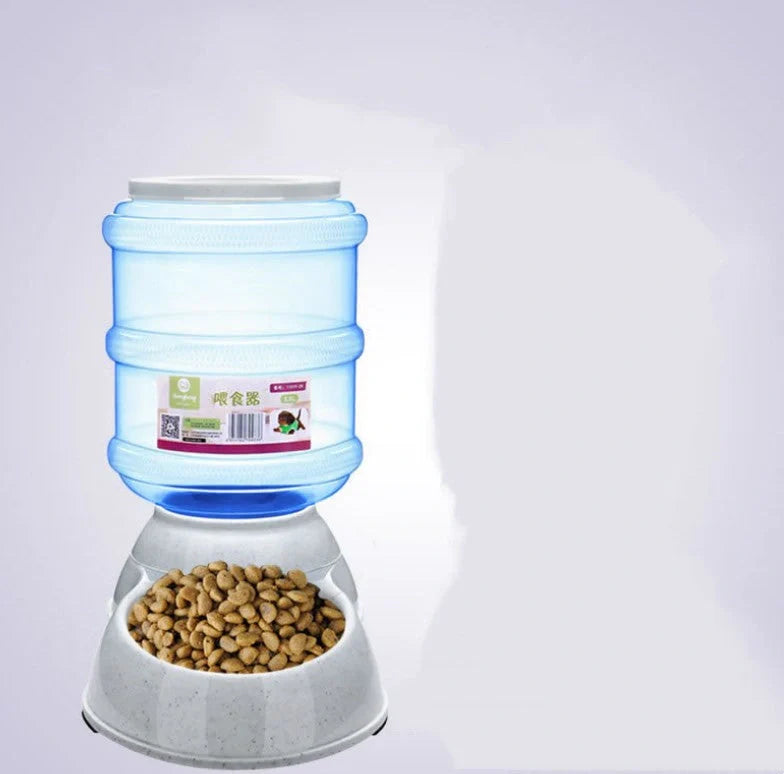 Automatic pet feeder and water dispenser for cats and dogs, available in green