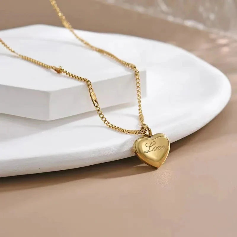 Vintage gold titanium steel heart pendant necklace with sectional chain