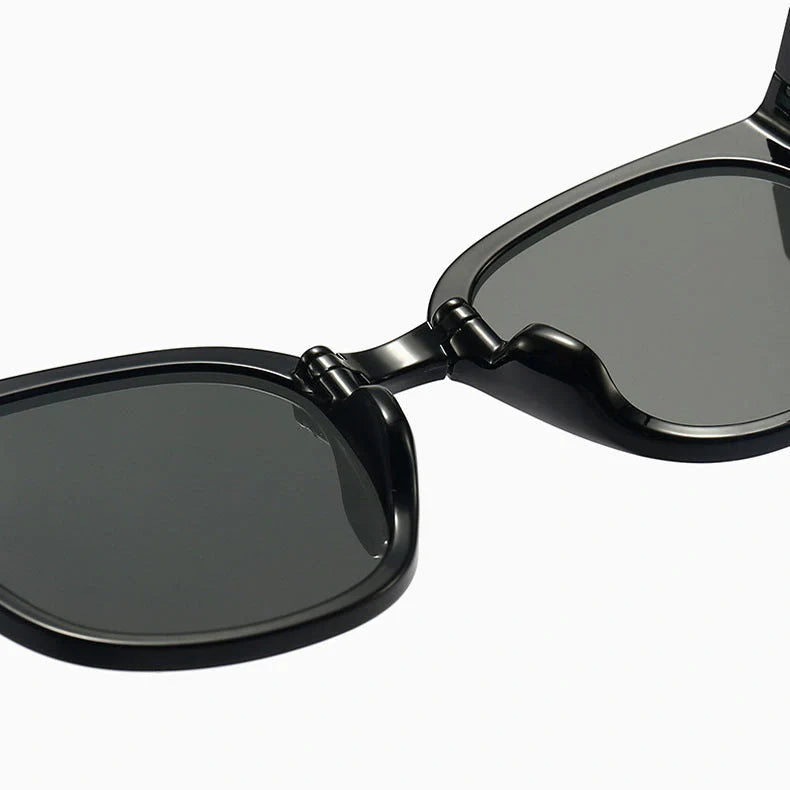 Folding sunglasses with UV400 protection in various colours