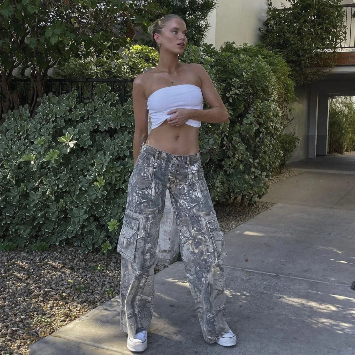 Women's summer camouflage cargo pants with multiple pockets