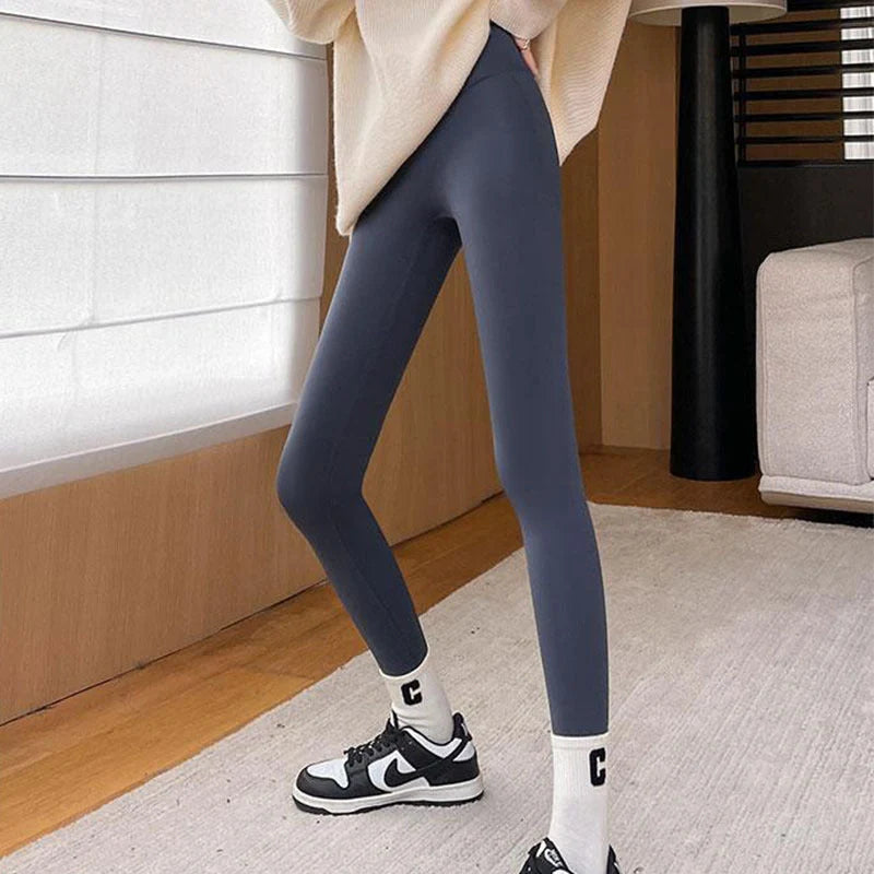 Winter fleece leggings with high waist and tummy control in black, grey, and brown