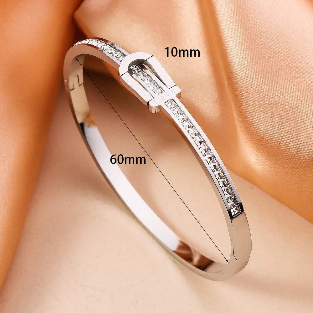 Gold-plated stainless steel fashion bracelet for women with gang drill elements