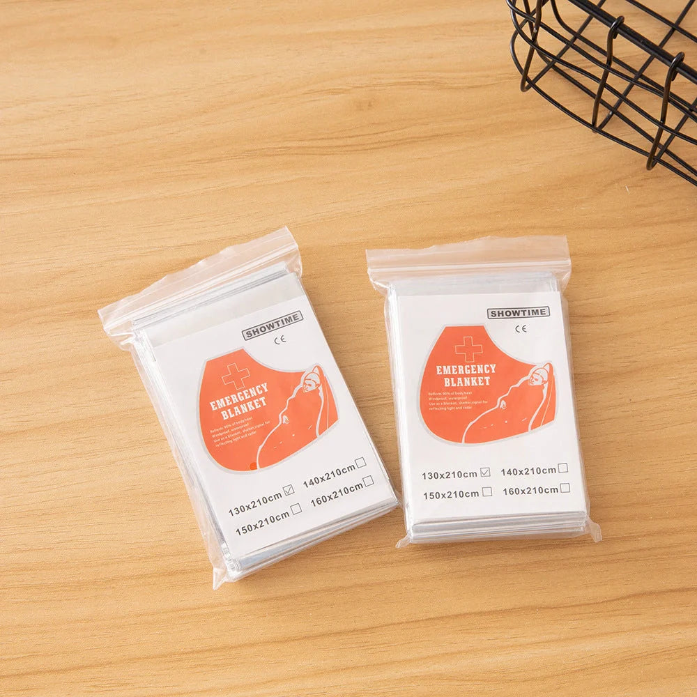 Double-sided silver and gold emergency survival blanket for outdoor use