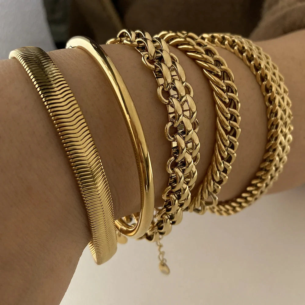 Elegant stainless steel electroplated bracelet for women, perfect for any occasion.