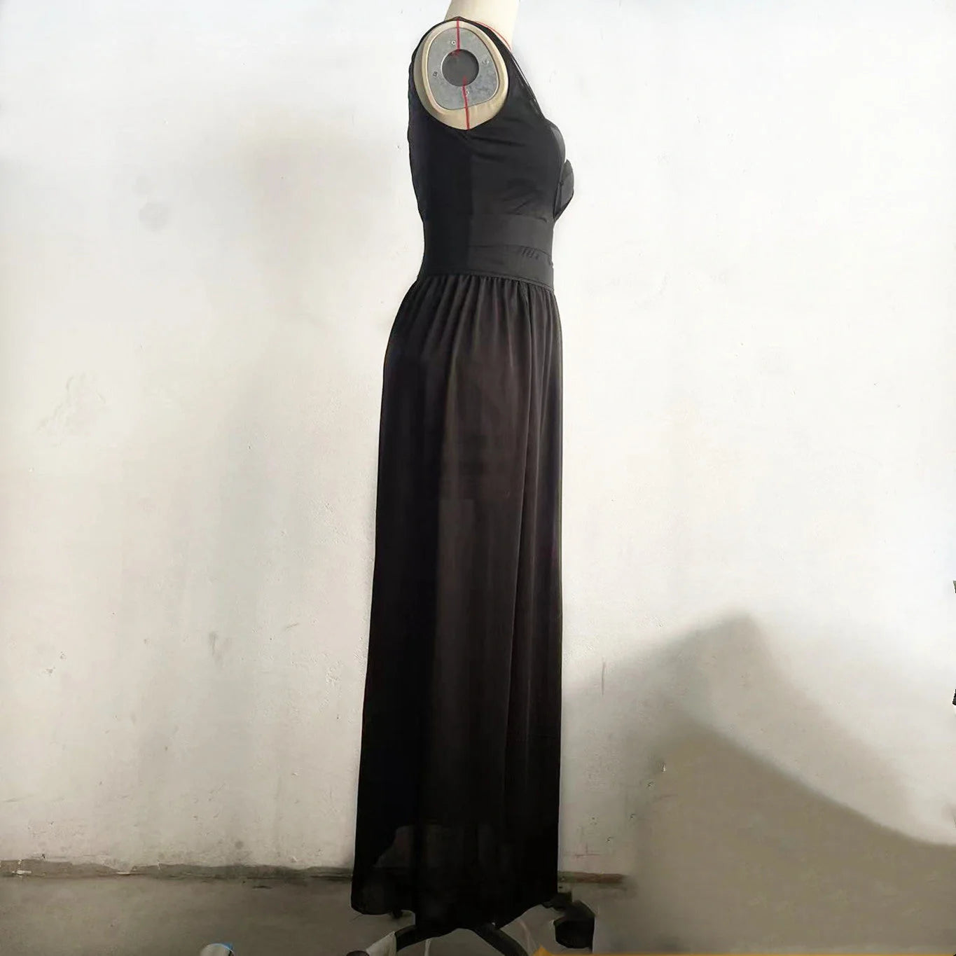 European and American style lingerie straps dress with chest pad and gauze skirt in black and red