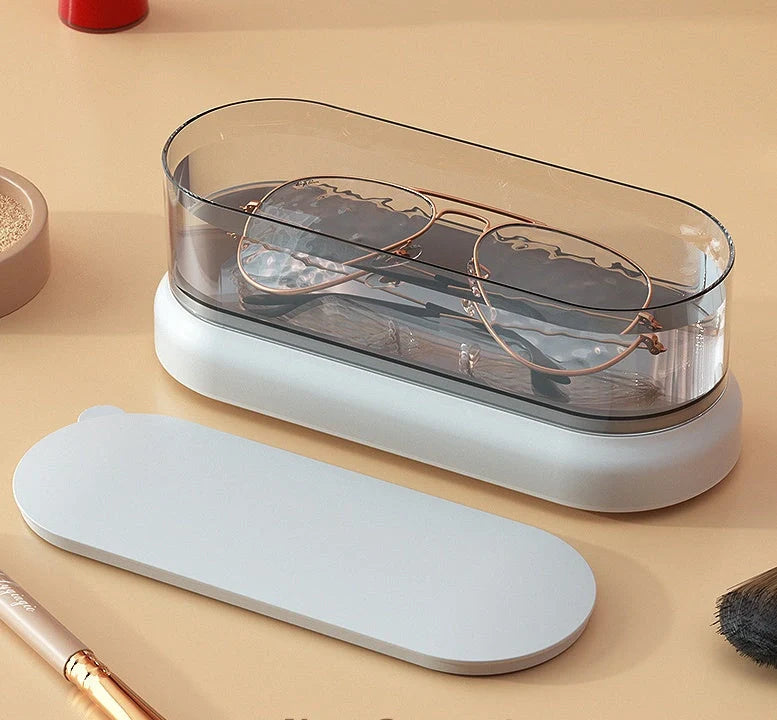 Compact ultrasonic cleaning machine for watches and small items