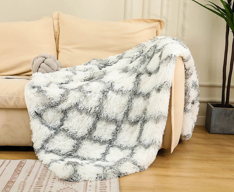 Cosy and luxurious faux fur throw blanket in a variety of colours and sizes, perfect for adding warmth and style to your living space