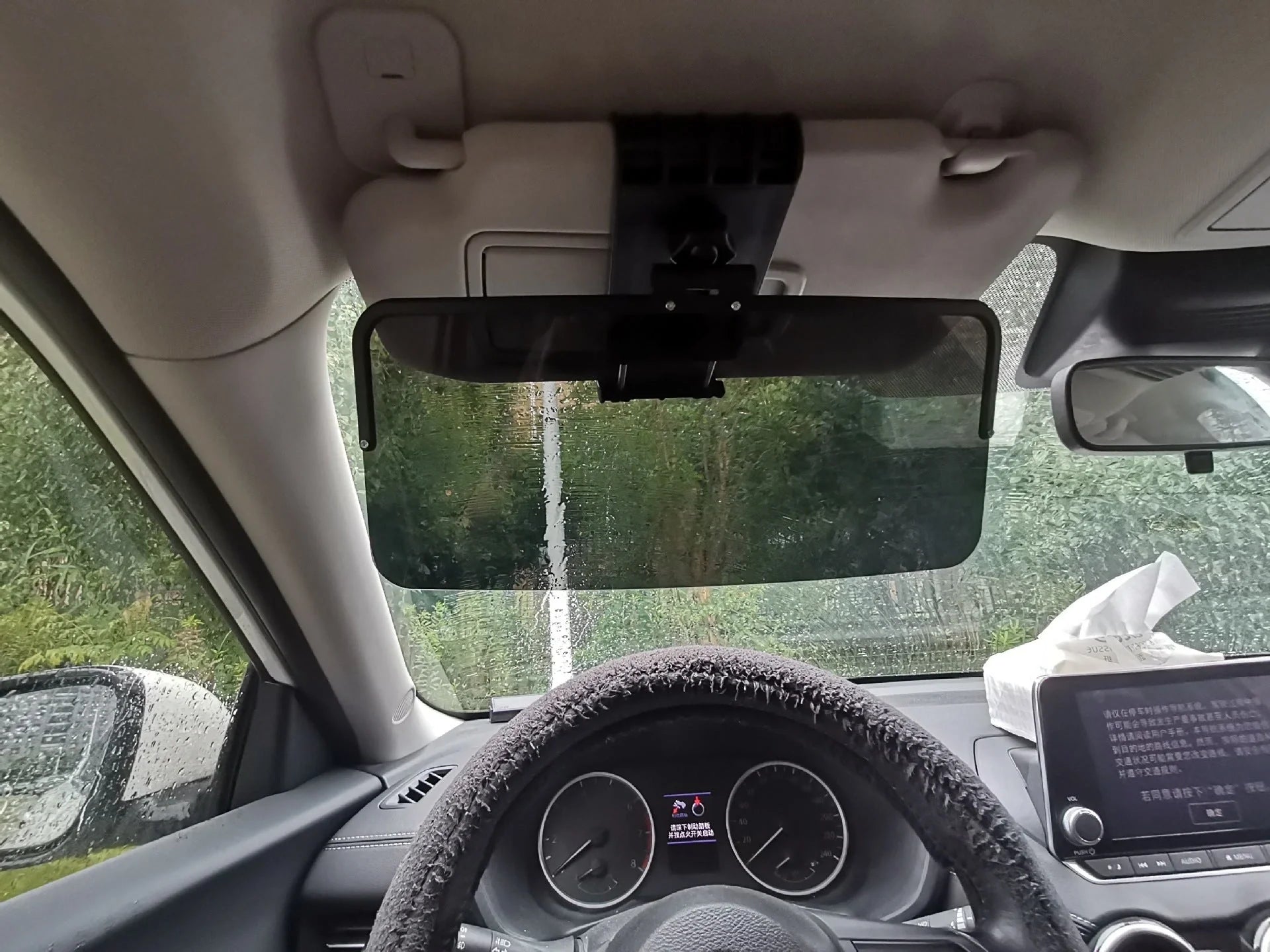 Polarized car sun visor with clear view and UV protection