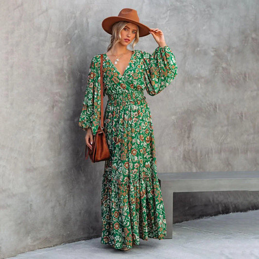 Elegant printed halter maxi dress with long sleeves in green color