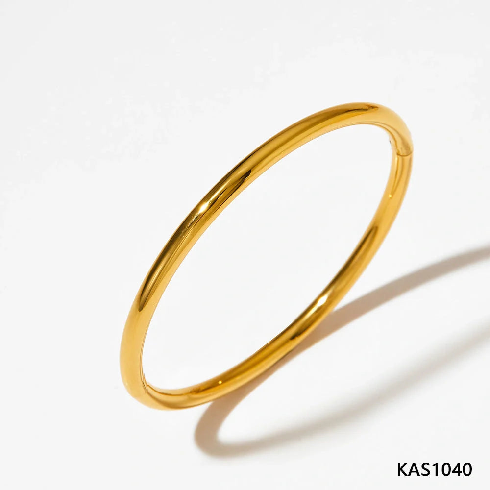 Elegant stainless steel electroplated bracelet for women, perfect for any occasion.