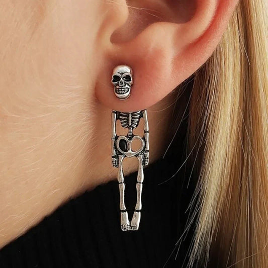 Halloween skull simulation stud earrings in gold and silver, detailed design, lightweight alloy