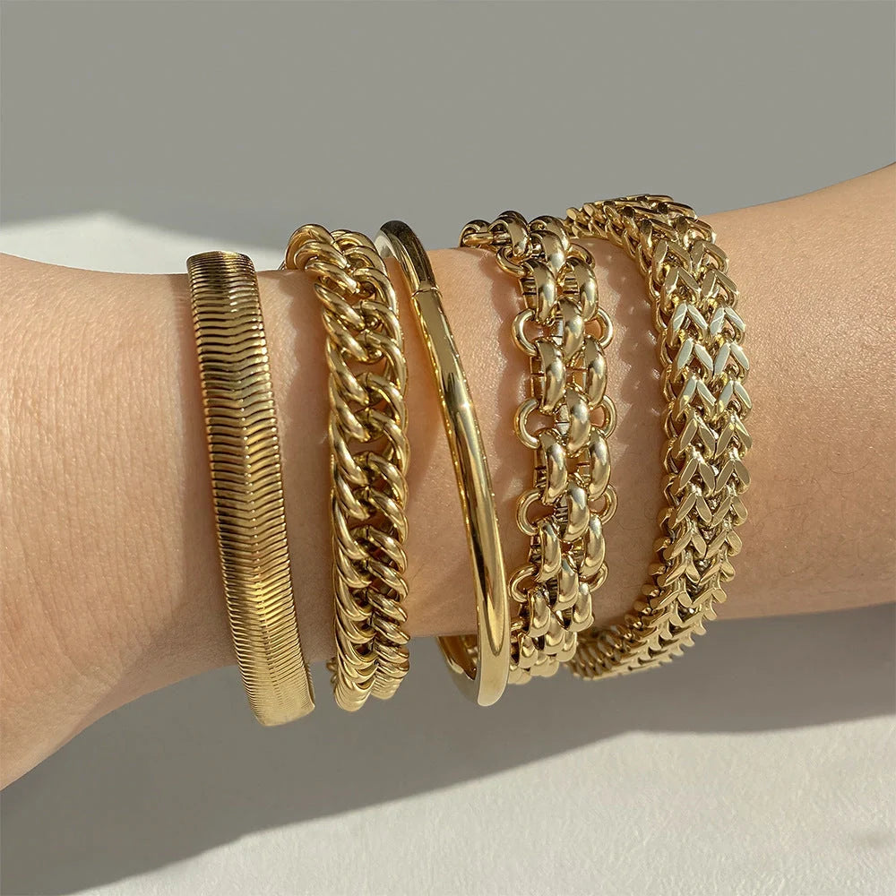 Elegant stainless steel electroplated bracelet for women, perfect for any occasion.
