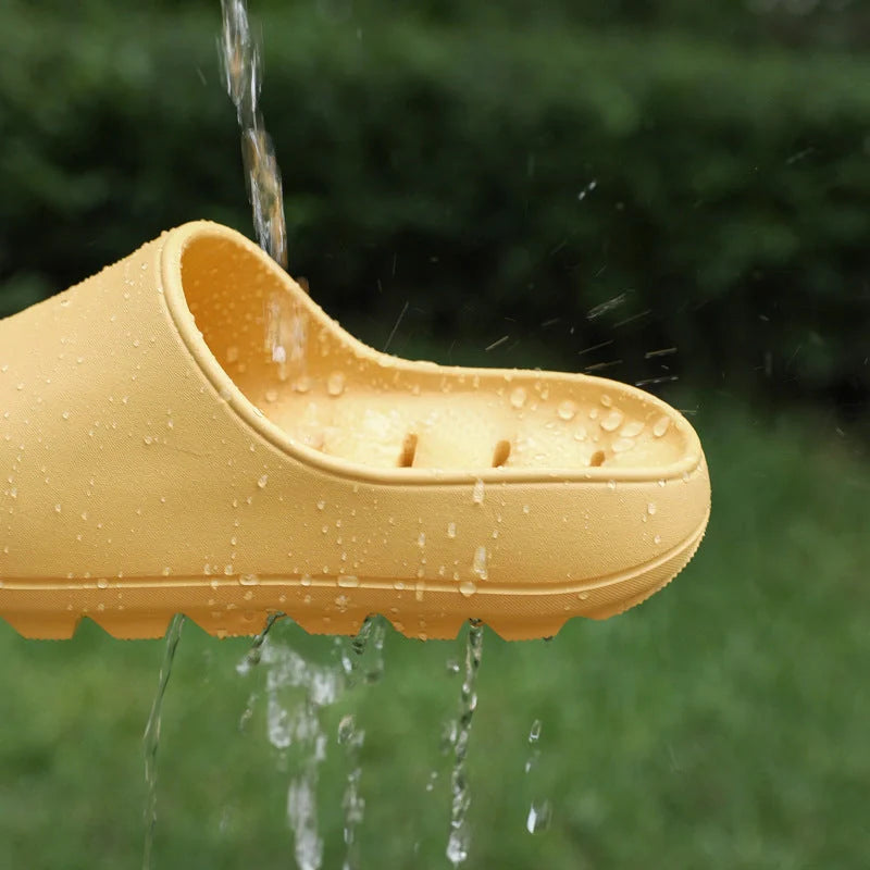 Thick-soled EVA slippers in various colours with non-slip sole and water leakage design